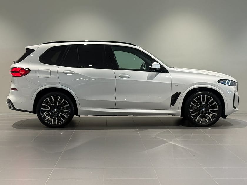 Bild 3 av BMW X5 xDrive50e M Sport Innovation Drag Adpt FartH H/K HuD