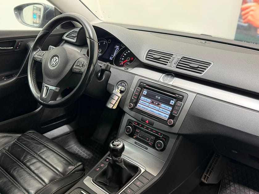 Bild 2 av Volkswagen Passat Variant 2.0 TDI DPF BMT Masters Euro 5 Kamrem bytt!