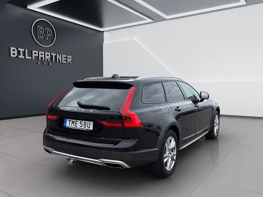 Bild 4 av Volvo V90 Cross Country D4 AWD Geartronic Momentum/Pano/Drag/Navi/S+V-Hjul