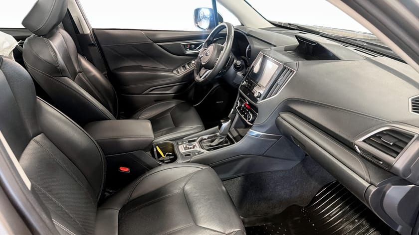 Bild 3 av Subaru Forester e-Boxer Summit Taklucka H K