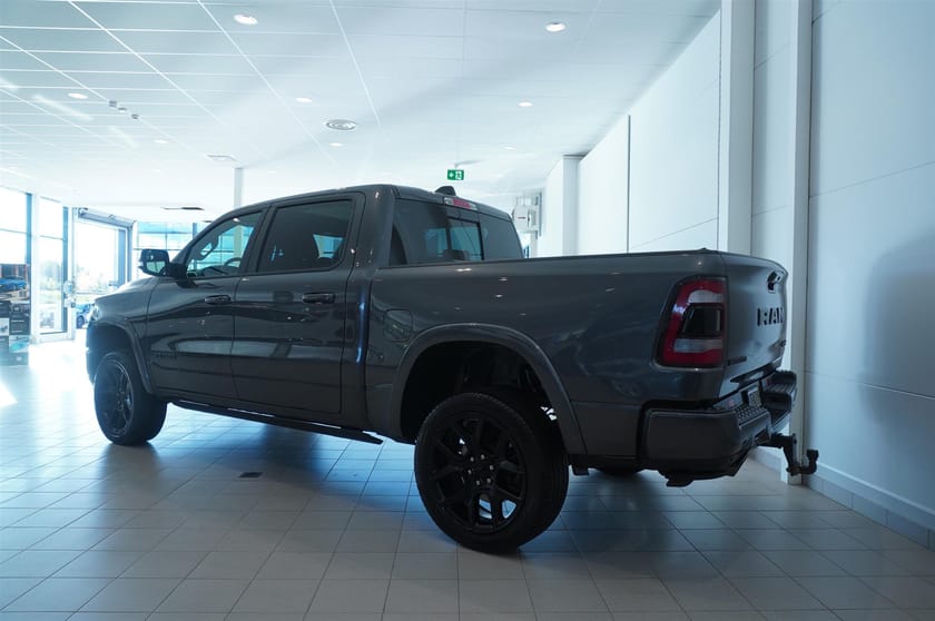 Bild 3 av RAM 1500 Crew Cab 5.7 V8 Hemi 4x4 Laramie Night Edition
