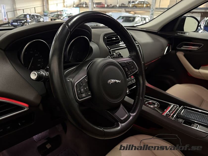 Bild 3 av Jaguar F-Pace 30d AWD 300Hk Black Pack