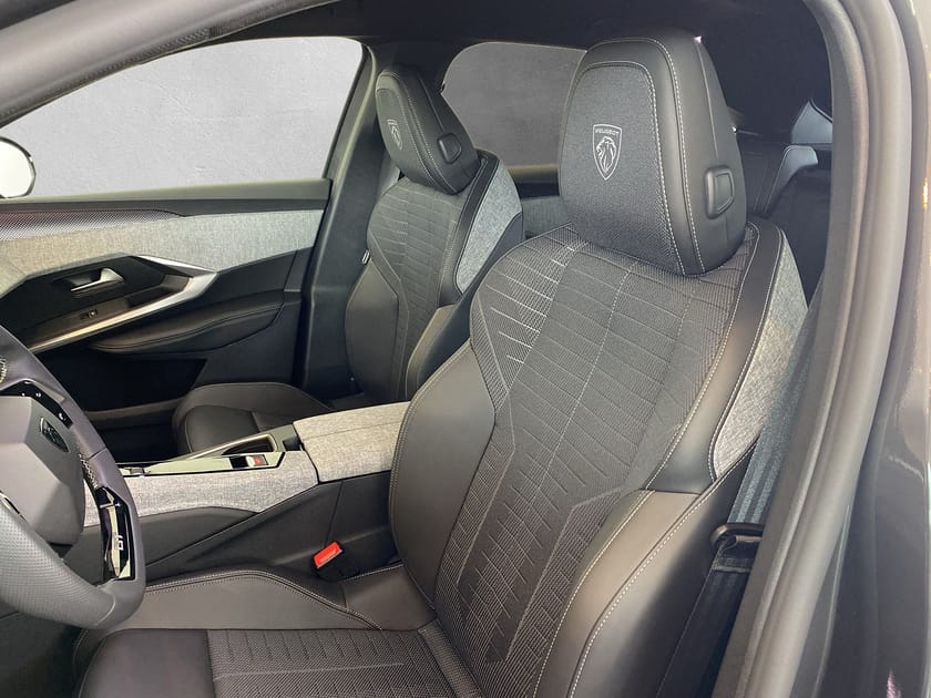Bild 3 av Peugeot 3008 HYBRID 136 GT A 5-d SUV - Demo