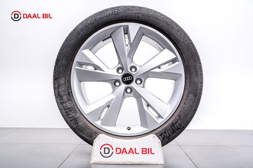 Bild 5 av Audi Q4 50 e-tron quattro 299HK 82kWh PROLINE VÄRM SONOS®