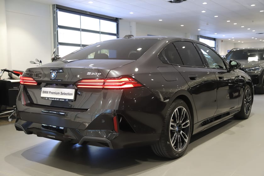 Bild 4 av BMW 530e xDrive M Sport / Rattvärme / Dragkrok