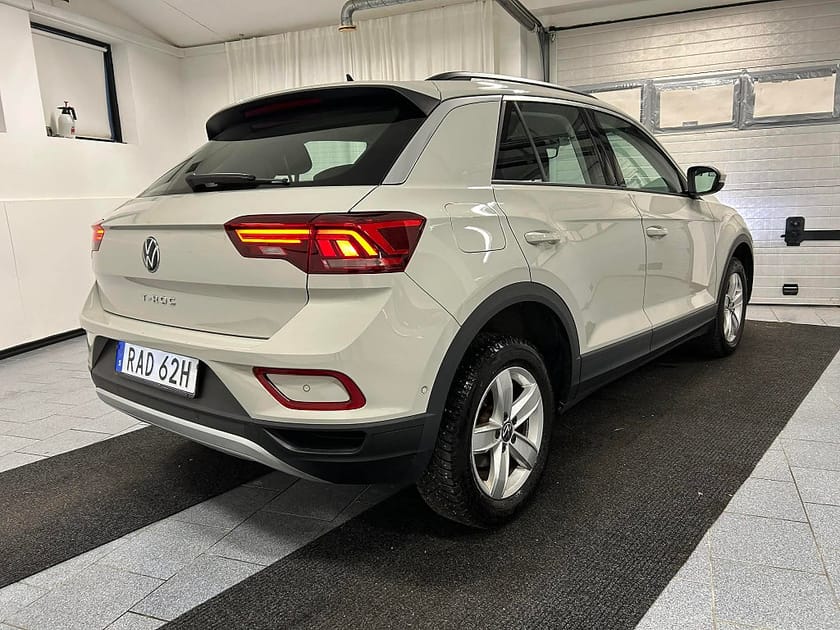 Bild 2 av Volkswagen T-Roc 1.0 TSI 110 hk OPF Base Euro 6 S/V hjul MOMS Carplay
