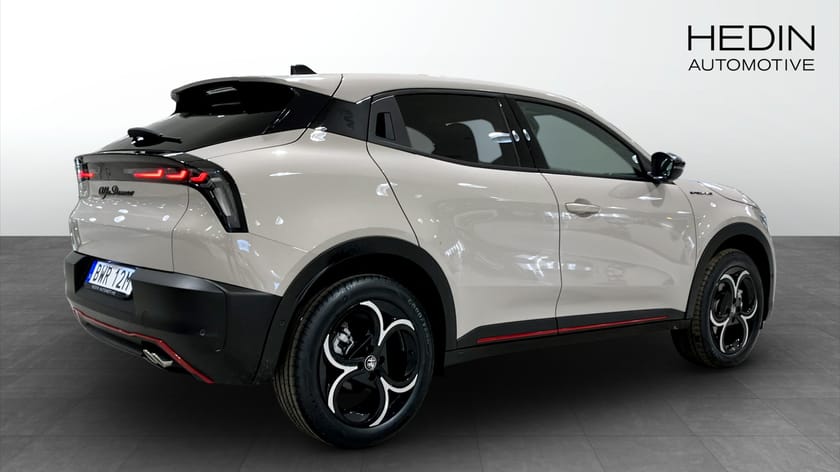 Bild 2 av Alfa Romeo Junior Ibrida SPECIALE 136HP TECNICA *AVB. 0% RÄNTA+FRIA VINTERHJUL