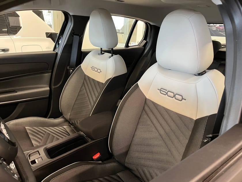 Bild 2 av Fiat 600 Hybrid Icon Edition Privatleasing 2695:- 24/36 mån