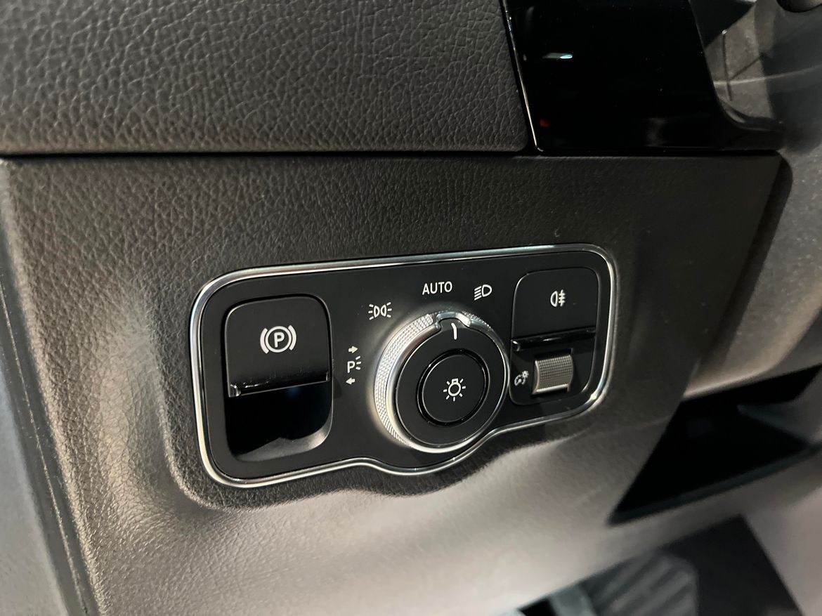 Mercedes-Benz GLA 2021 - miniatyr 16