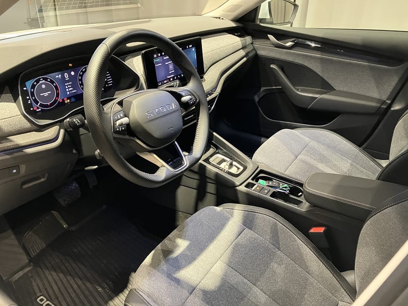 Bild 2 av Škoda Octavia Kombi 1.5 TSI mHEV Auto 115hk Drag&Värmare