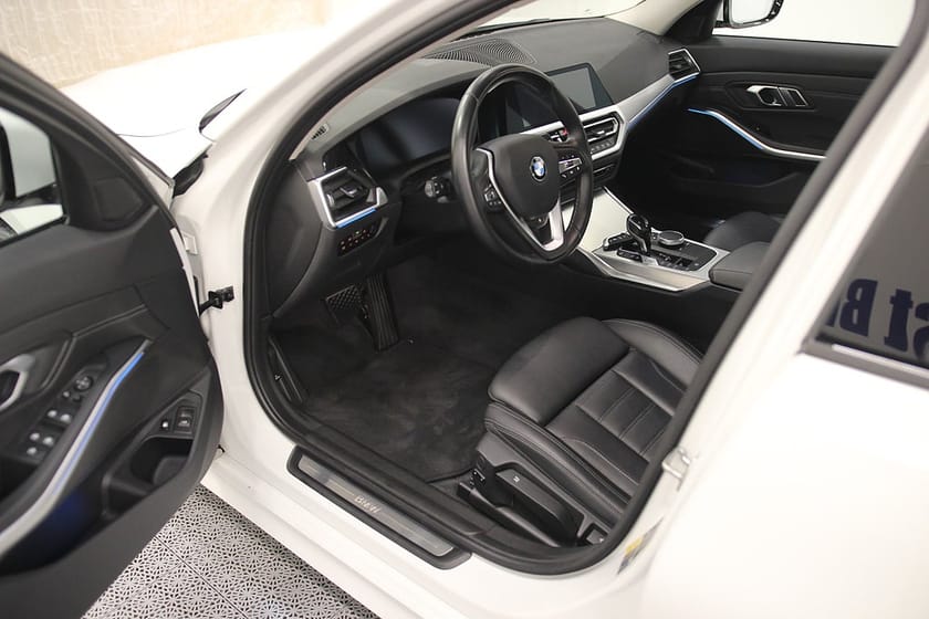 Bild 2 av BMW 330e Touring Plug in 292HK Sportline Läder