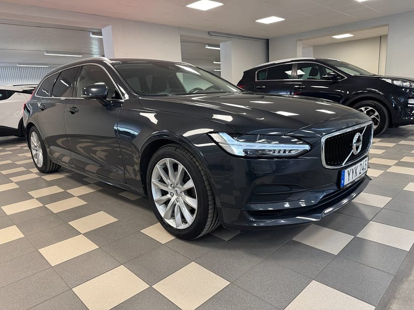 Bild 3 av Volvo V90 D4 AWD Geartronic Momentum VOC Drag 190 Hk Euro 6