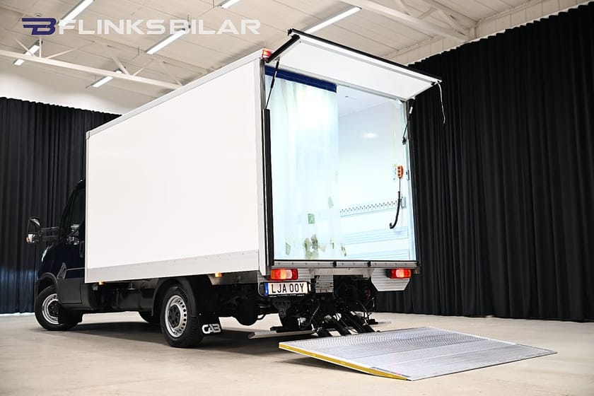 Bild 3 av Iveco Daily 35-140 Chassi Cab 136HK Automat|Volymskåp|Bakgavellyft|Kylbil|Nattkyla