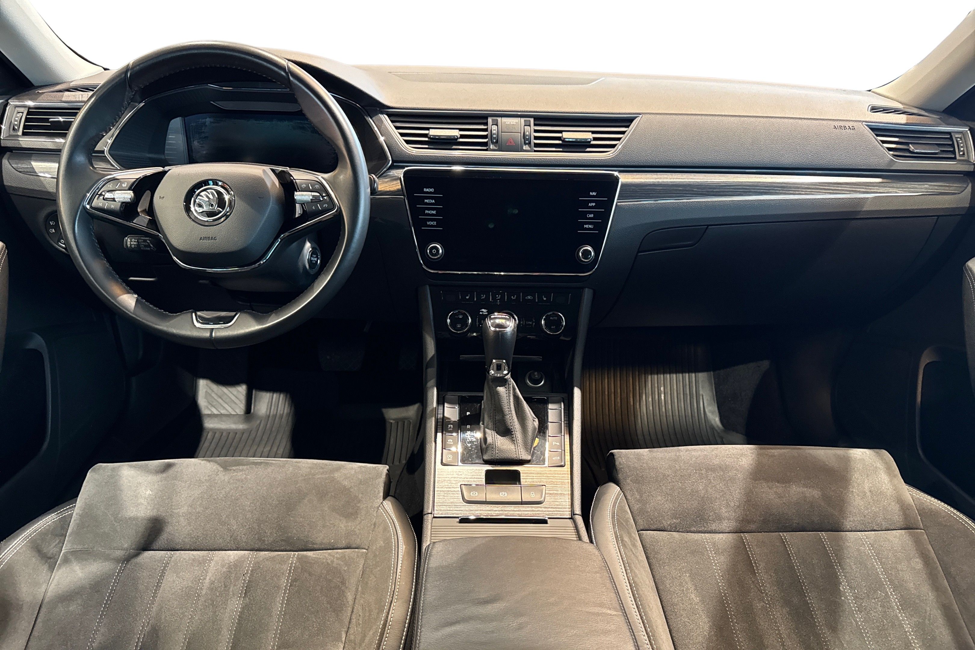 Thumnail bilde 3 av Škoda Superb Stasjonsvogn