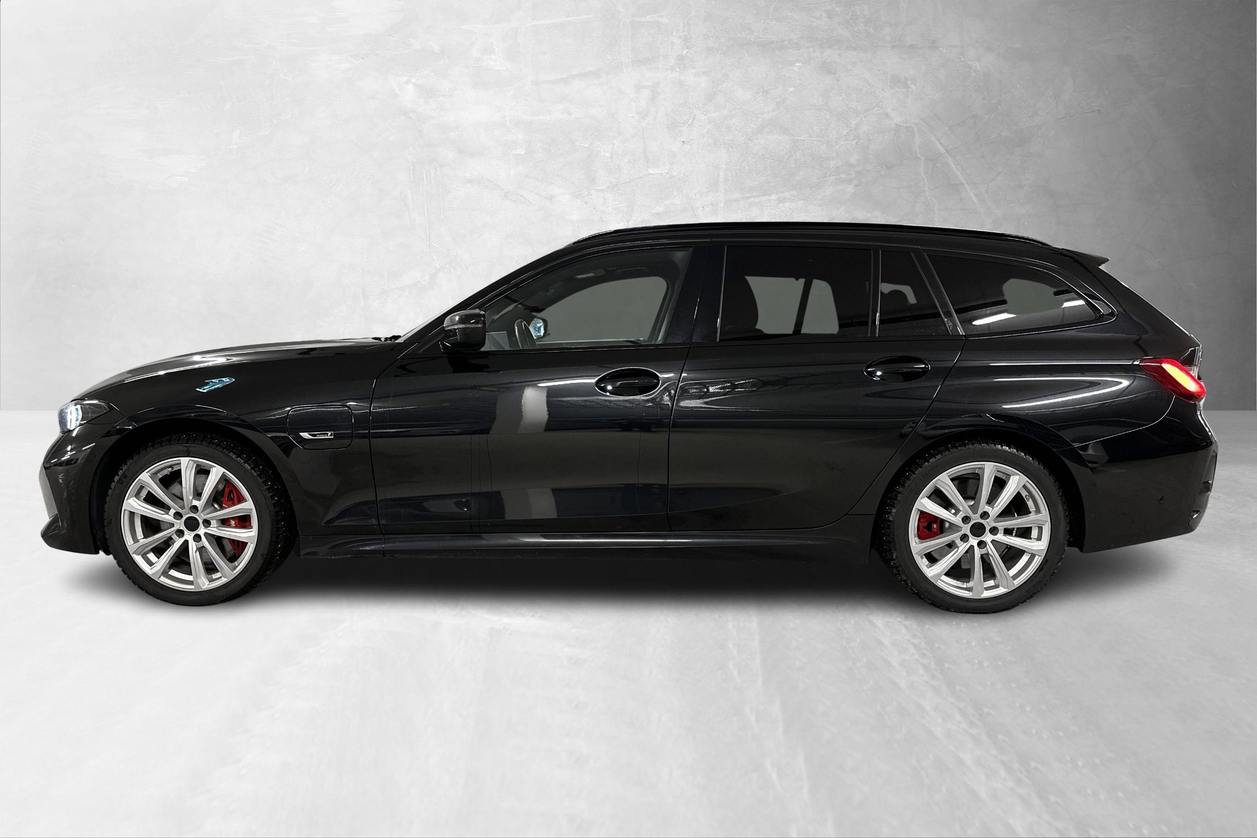 Thumnail bilde 1 av BMW 330e xDrive Touring