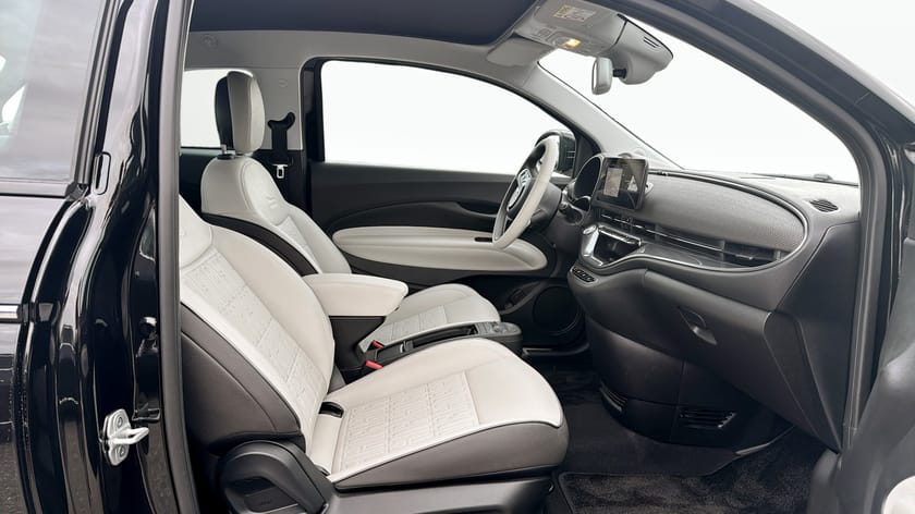 Bild 3 av Fiat 500Ce Ce 42kWh (118hk) BACKKAMERA Räntekampanj 3,95% / NAVI