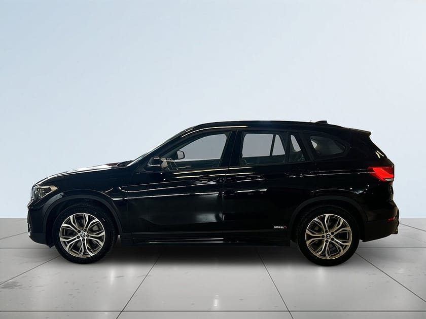 Bild 4 av BMW X1 xDrive25e Sport line MOMS Drag HuD Farthållare S&V-däck