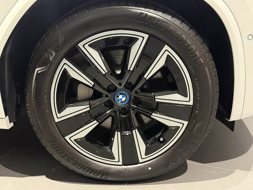 Bild 5 av BMW iX3 Charged M Sport Panorama Drag Adpt Farth Elstolar