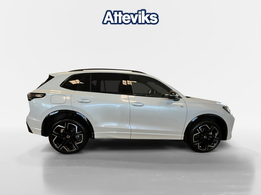 Bild 2 av Volkswagen Tiguan eHybrid R-Line 1.5 272hk *Panoramaglastak/Keyless*