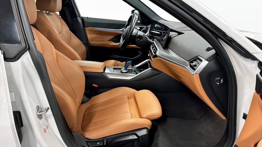 Bild 3 av BMW i4 M50 xDrive Gran Coupé M-sport 360° Kamera Drag HiFi Värmare Rattvärme