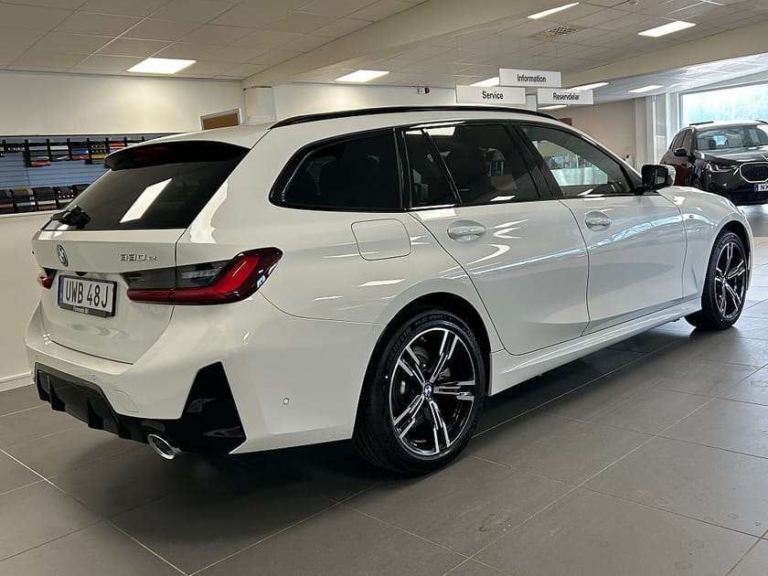 Bild 4 av BMW 330e xDrive Touring M-Sport Adaptiv Farthållare Rattvärme
