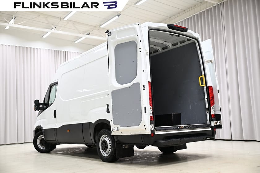 Bild 4 av Iveco Daily 35-140 Van 2.3 JTD Hi-Matic 136HK Automat|Webasto|3.5ton-dragvikt