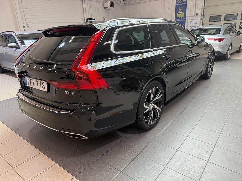 Bild 4 av Volvo V90 Recharge T8 AWD Geartronic Momentum Navi/B-kamera/Drag