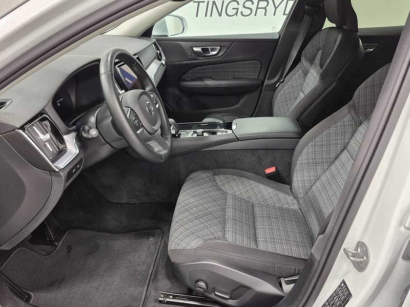 Bild 2 av Volvo V60 T6 Recharge Core Bright plug in AWD 350HK 4x4