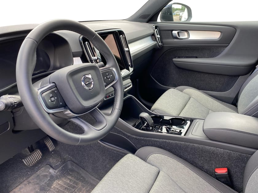 Bild 2 av Volvo XC40 B4 FWD Bensin Plus Dark