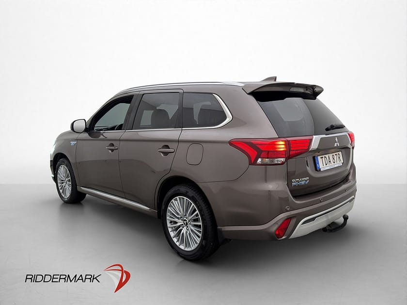 Bild 5 av Mitsubishi Outlander PHEV AWD Business X 360° Skinn Drag