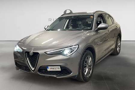 Alfa Romeo Stelvio 2.0 Turbo 201 HK AUT Q4 AWD SUPER PDC 1ÄGARE 18"