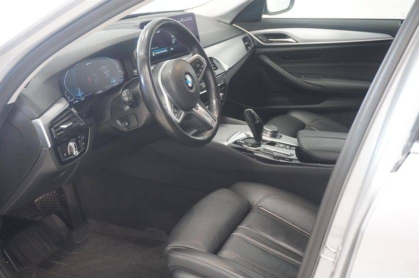 Bild 2 av BMW 530e xDrive Touring Komfort Pano 292hk