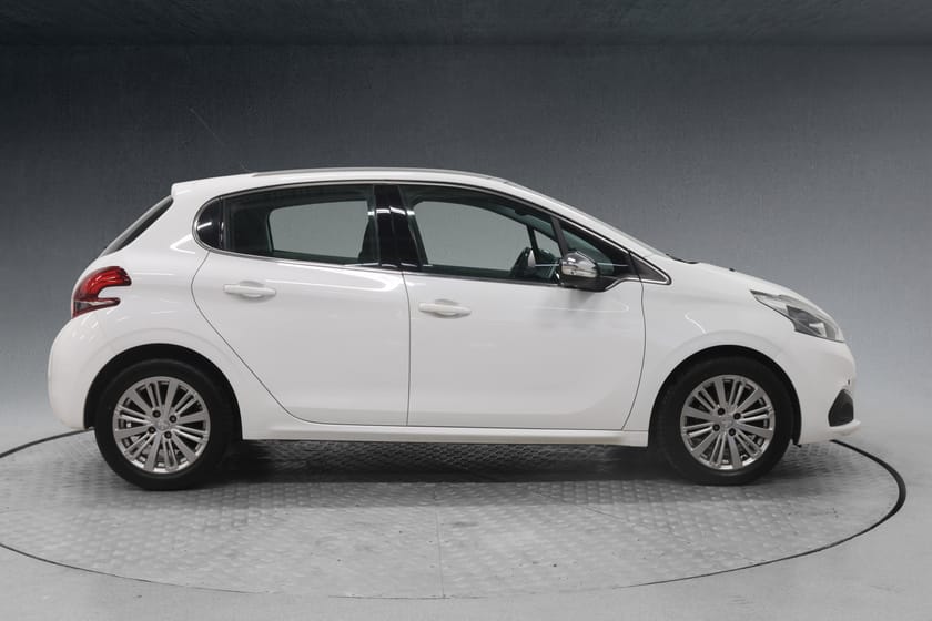 Bilde 5 av Peugeot 208 5-dørs ALLURE 1.2 PURETECH 110HK|PANORAMA/R.KAMERA/CARPLAY