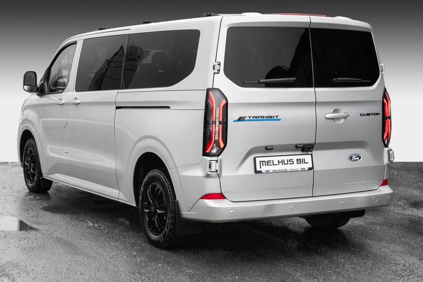 Bilde 3 av Ford E-Transit Custom 340 Combi 9-seter /L2/217hk/Limited/Krok/Ryggekamera