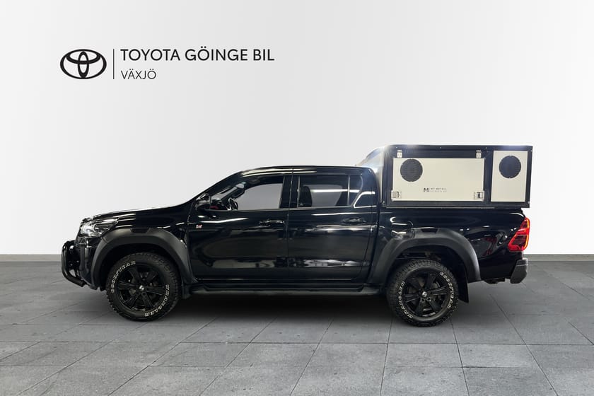 Bild 4 av Toyota Hilux Dubbelhytt 2.8  4WD GR-Sport Hundkåpa V-hjul