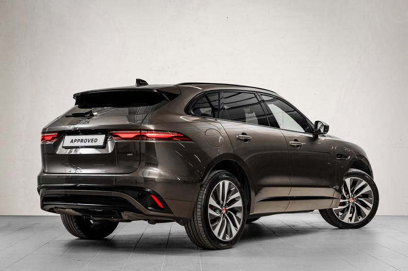 Bilde 3 av Jaguar F-Pace P400e PHEV SE R-Dynamic Hengerfeste, Black Pack, Panorama++