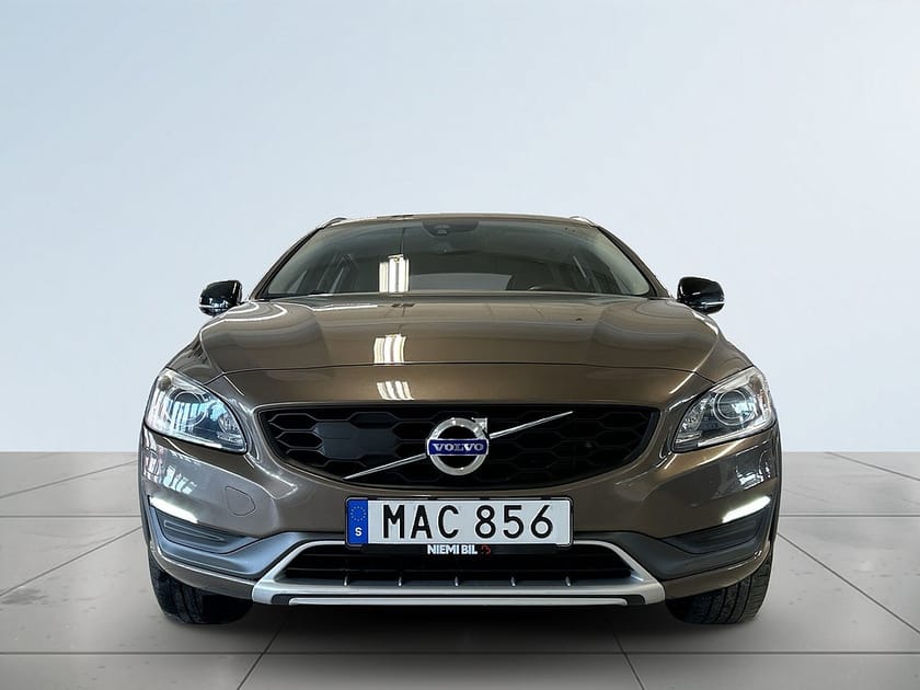 Bild 2 av Volvo V60 Cross Country D4 AWD Summum Dragkrok Mvärm Helskinn Farthållare S&V