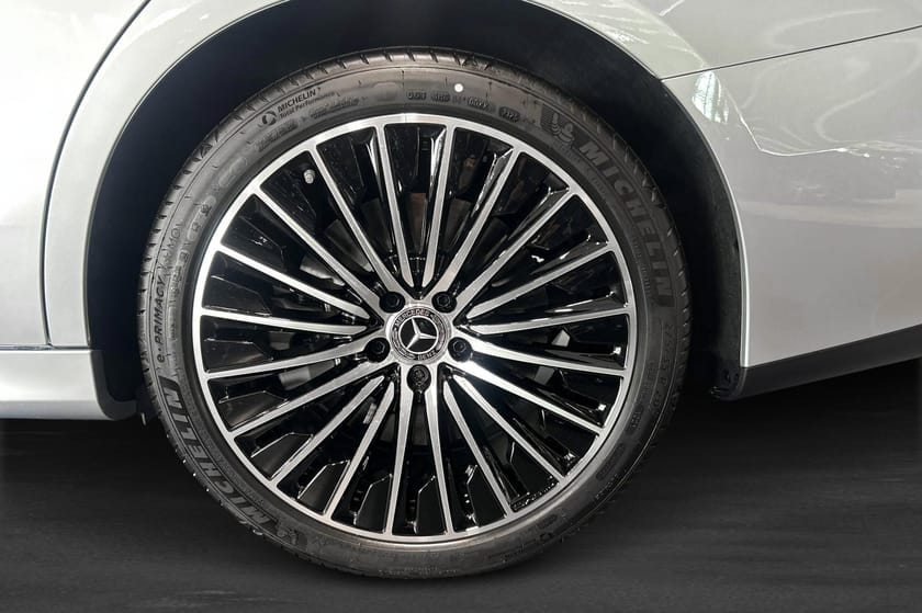 Bild 2 av Mercedes-Benz E 300 d e 4MATIC DE Sedan AMG Advanced Edition