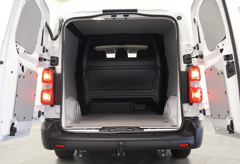 Bild 4 av Citroën ë-Jumpy 75 e-jumpy 5-sits Crewcab KWh Drag Moms Värmare