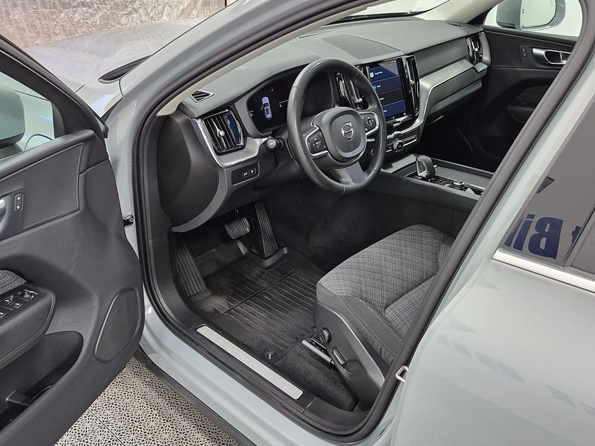 Bild 2 av Volvo XC60 T6 Recharge Core Bright plug in AWD 350HK 4x4 Panorama