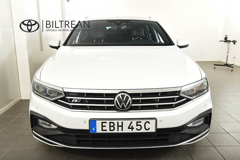 Bild 4 av Volkswagen Passat Sportscombi SC 2.0 TDI 4M GT R-line Drag Värmare Cockpit V-hjul