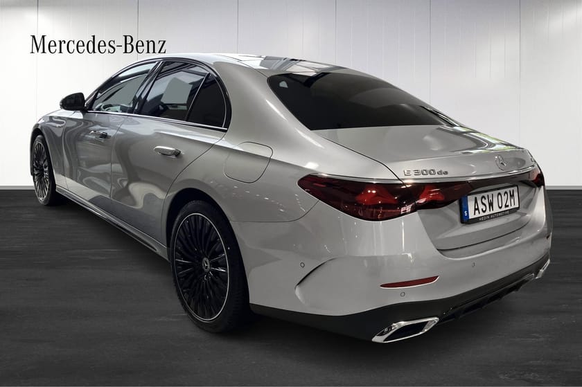 Bild 4 av Mercedes-Benz E 300 d e 4MATIC de  AMG Premium / Panorama / Drag
