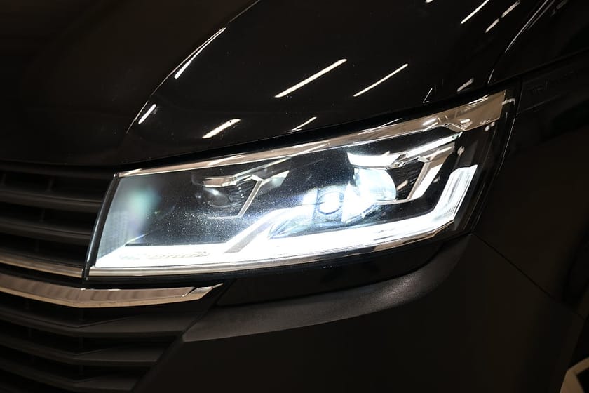 Bild 3 av Volkswagen Transporter 4Motion DSG 150HK Nedlackad|LED|Drag|Värmare|Backkamera