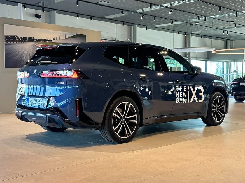 Bild 4 av BMW iX3 50 xDrive Fully Charged M Sport H/K Head-up Drag 360