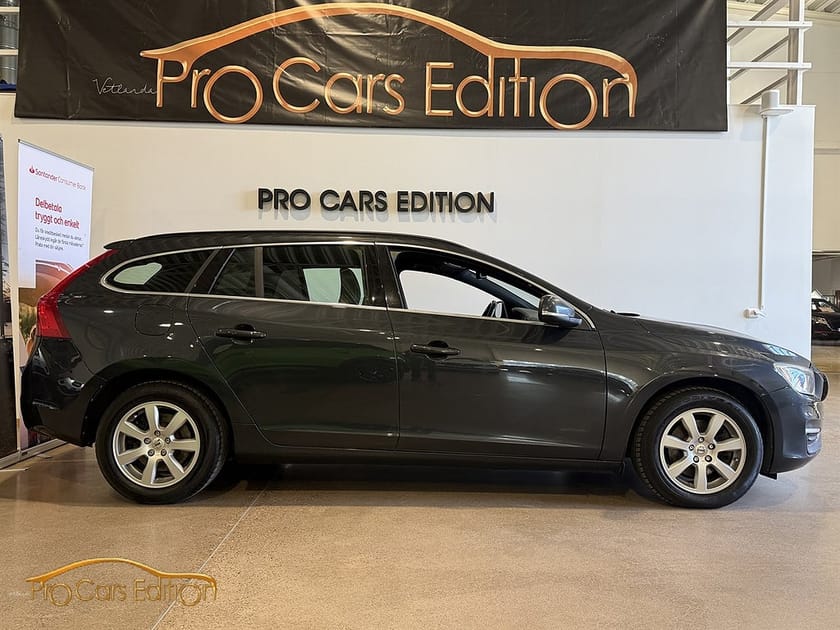 Bild 3 av Volvo V60 D2 115hk Momentum | Euro 5 | PDC