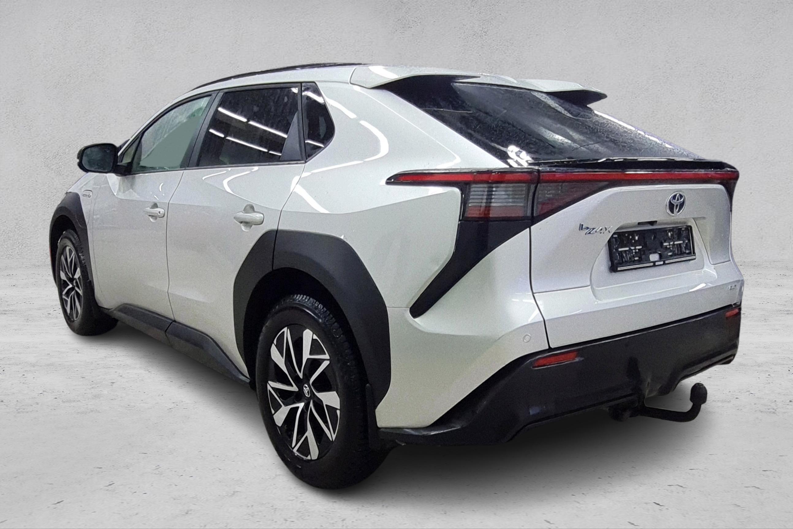 Thumnail bilde 2 av Toyota bZ4X