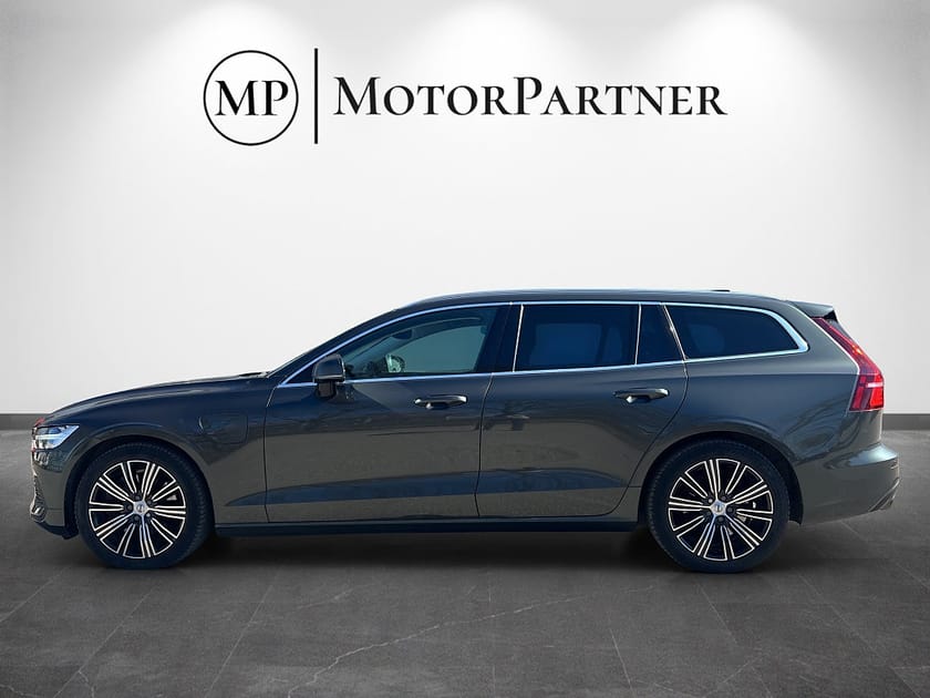 Bild 4 av Volvo V60 Recharge T6 AWD Momentum Skinnklädsel Kamera VoC