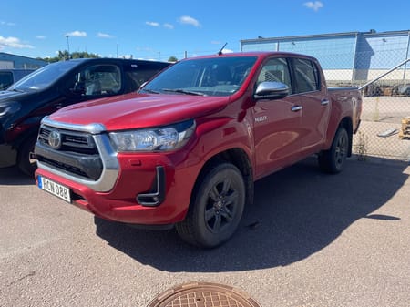 Toyota Hilux Dubbelhytt D-cab 2,4 Turbo Automat HERO Drag / Flaklock / LED-ramp
