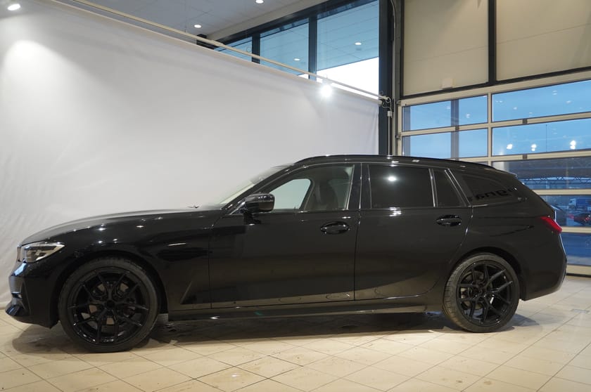 Bild 4 av BMW 320d Touring Sportline Tonade Rutor Adaptiv Farthållare