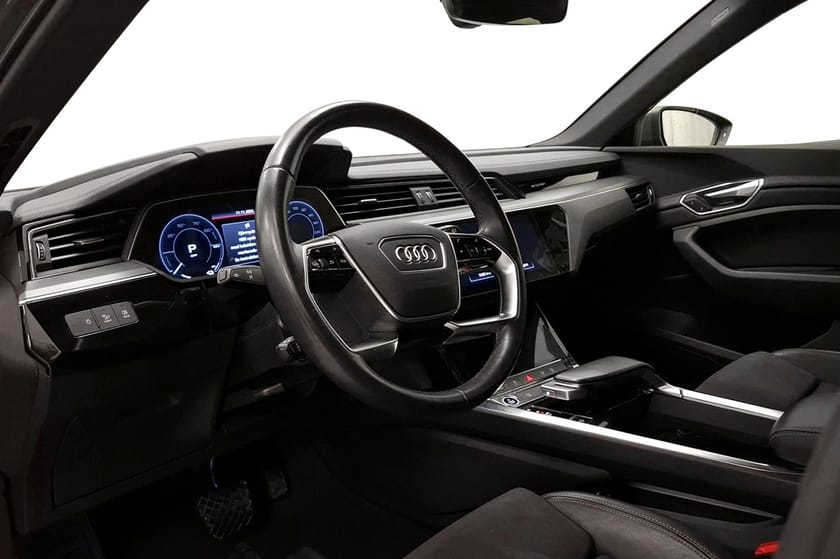 Bild 4 av Audi Q8 55 e-tron quattro / 4-zons / 20 TUM / Svart optik /